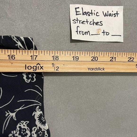 Chaps Size Large Skirt Dark Navy Floral Asymmetric Flowy Flutter Classic Fairy - Picture 7 of 9